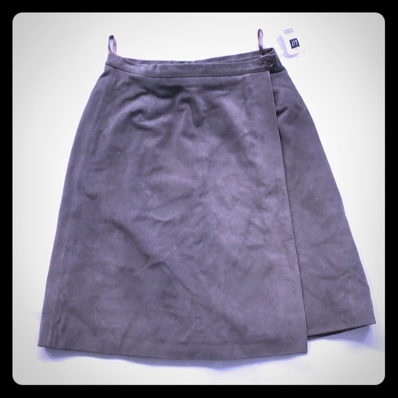 GAP Dresses & Skirts - 5/$20 Gap size 2 gray suede leather skirt new